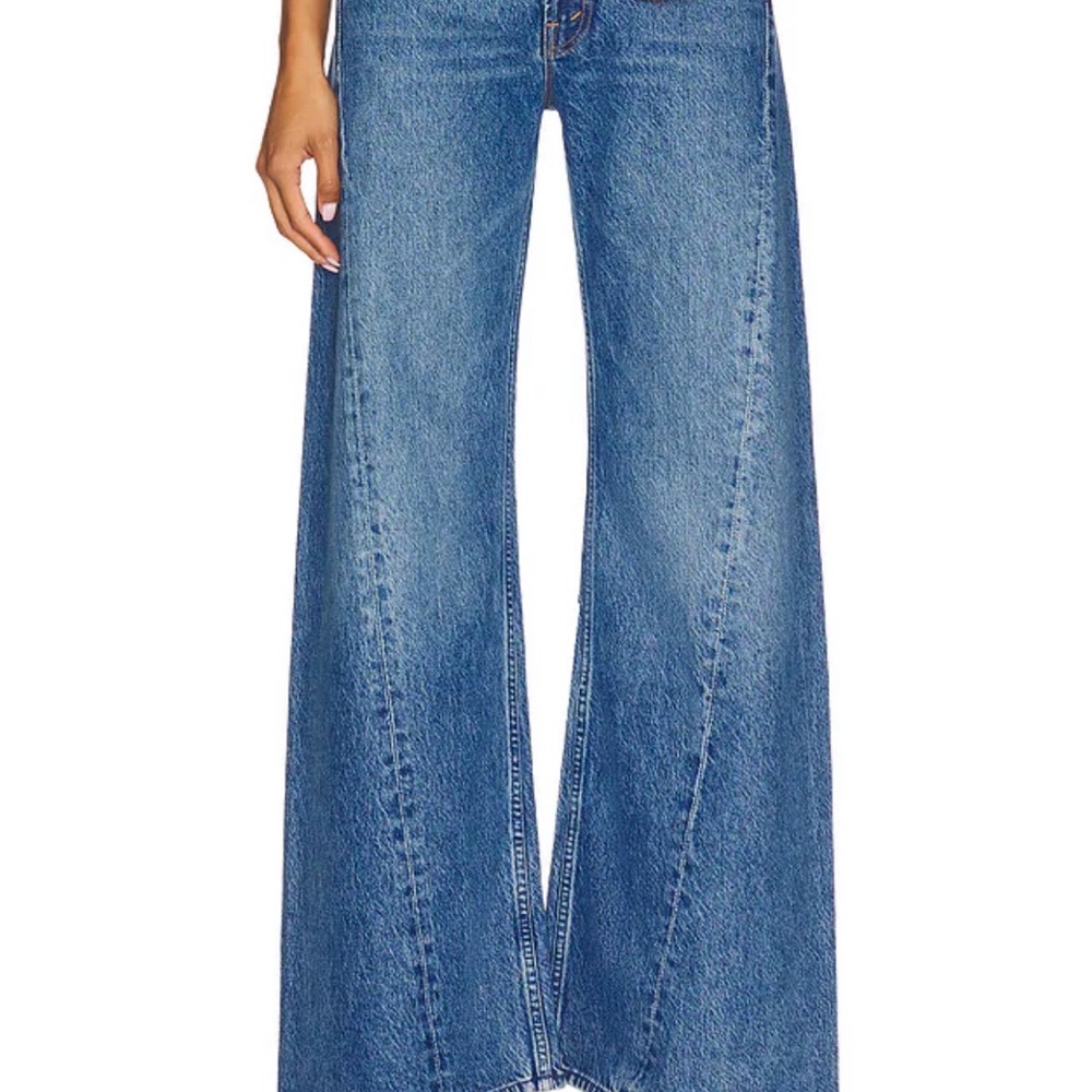 MOTHER Flare Jeans in Classic Blue
Lemon twist in rolling in the dough